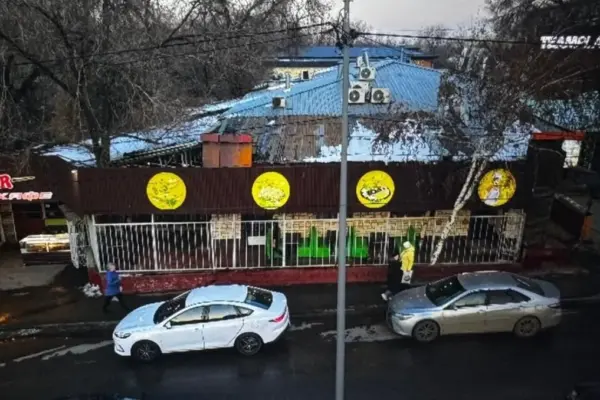Алматыда заңсыз салынған нысанды бұзу басталды